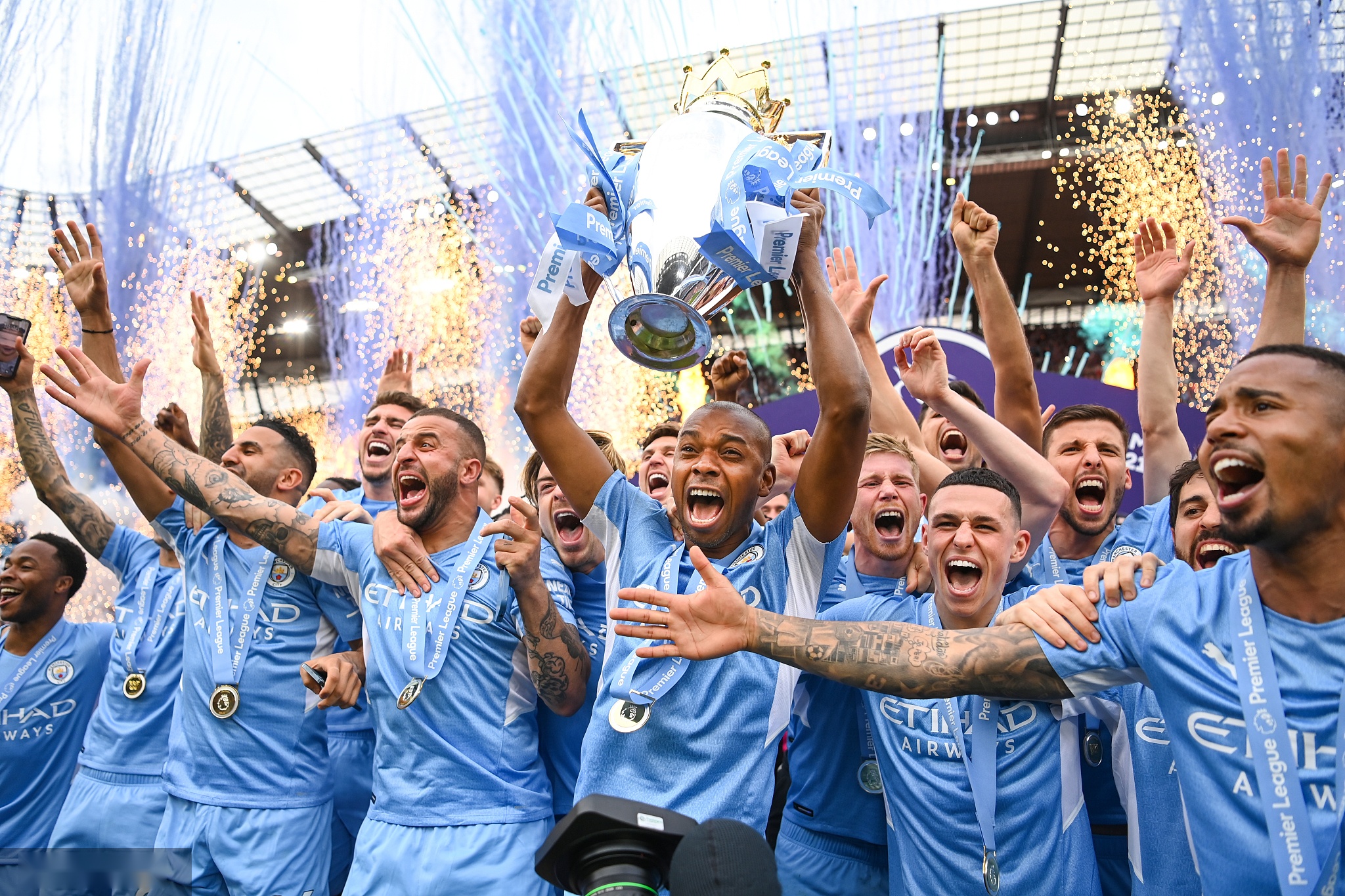 的表现稳健 的表现稳健